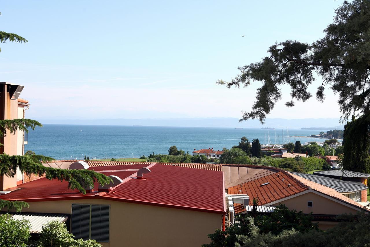 Trendy Apartment Izola Js Bagian luar foto
